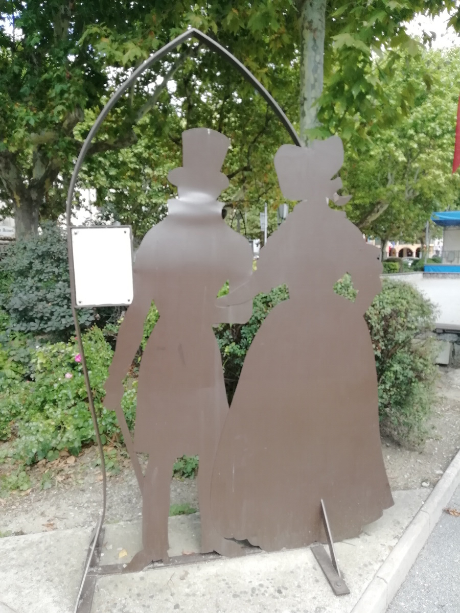 Photot de la silhouette du couple bourgeois