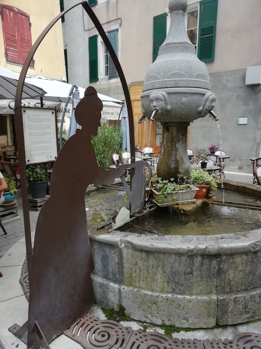 Photo de la silhouette de la fontaine aux lions